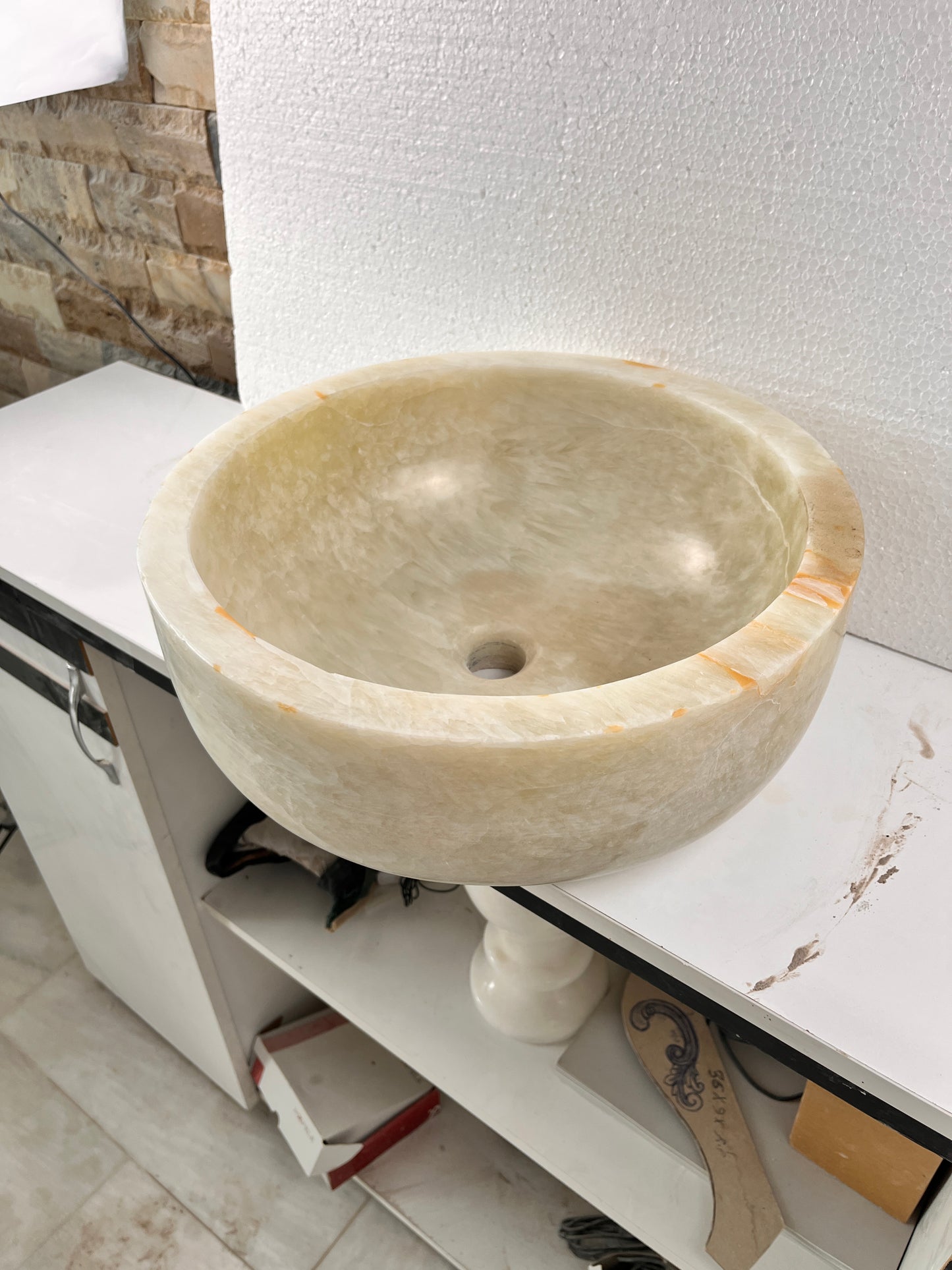 Marble Sink Green Onyx Stone Vessel – Handcrafted Round Bathroom Basin (40×40×15 cm)