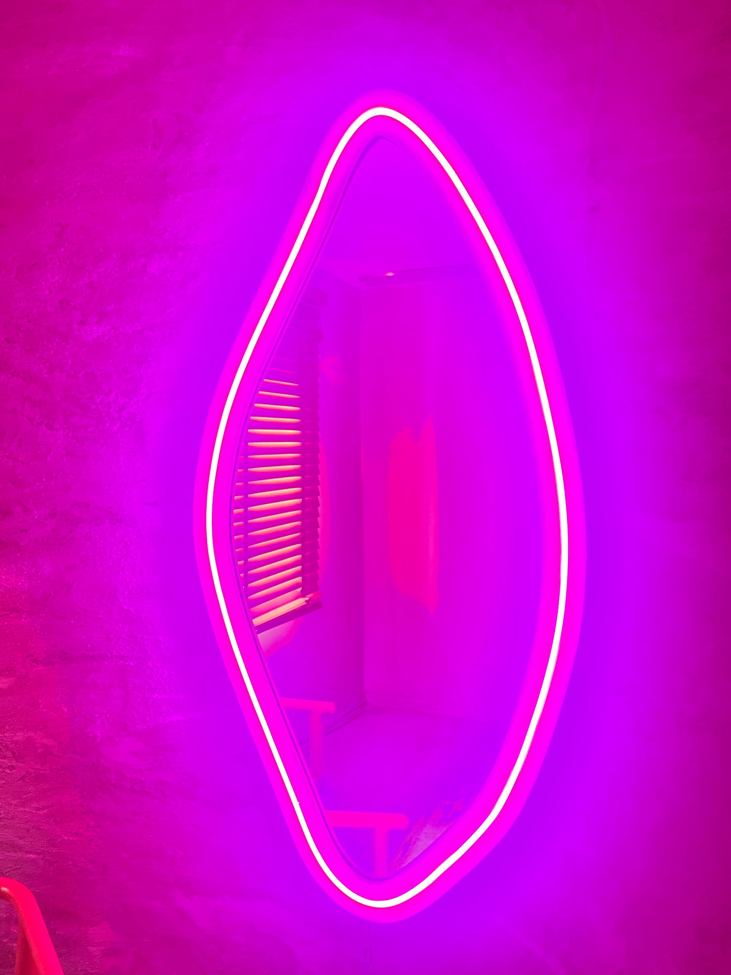 Neon LED Wavy Wall Mirror – Modern Irregular Shape MDF Frame Mirror | Decorative Accent for Bedroom & Living Room