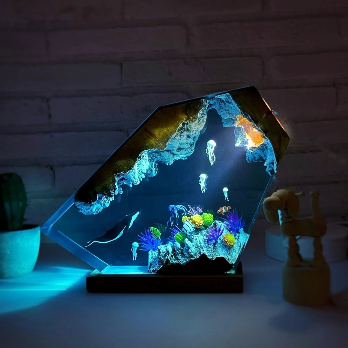 Seabed Exploration Organism Resin Table Light 2 Divers Resin Table Light Deep Sea Diver Night Light Bedroom Office Desk Decor