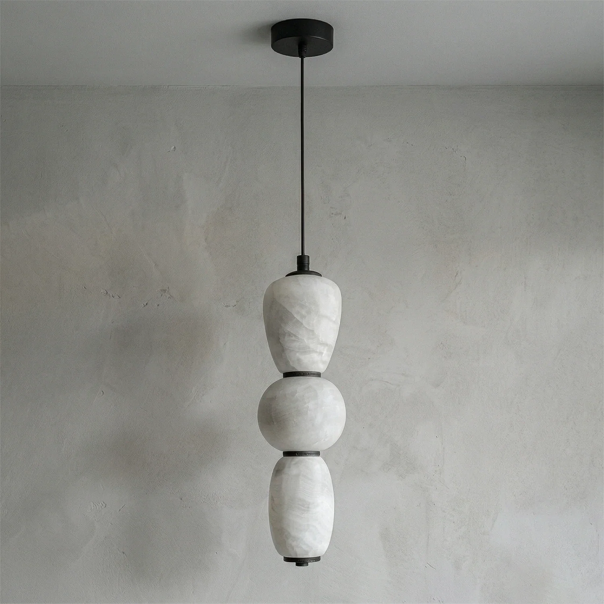 Alabaster Pendulous Pearl Pendant Light